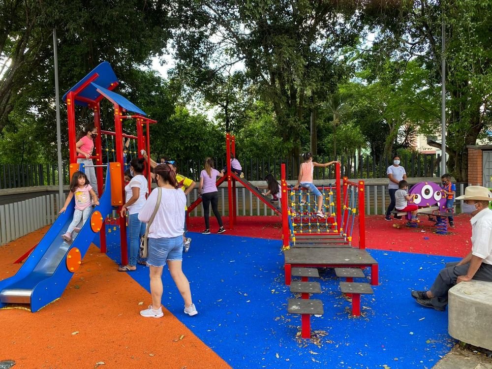 Parque y equipamiento urbano